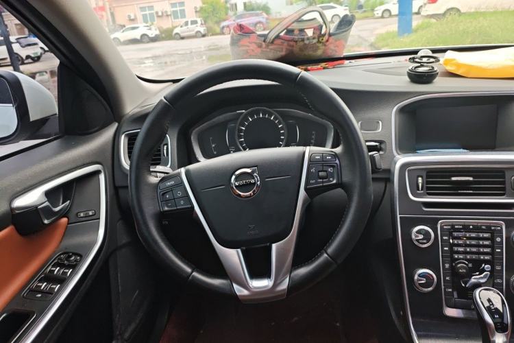 Used Volvo S60 2018 S60L T4 Smart & Ambitious Edition Steering Wheel