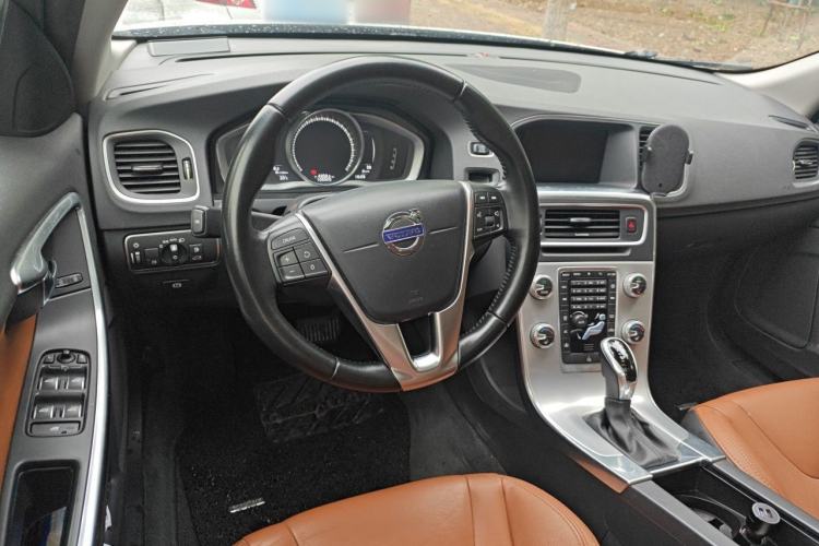 Used Volvo S60 2018 S60L T5 Intelligent Drive Edition Steering Wheel