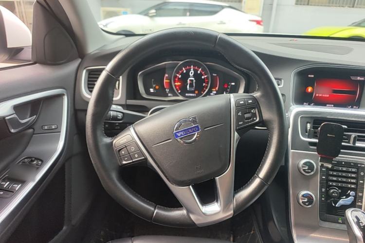 Used Volvo S60 2018 S60L T4 Zhiyuan Edition Steering Wheel