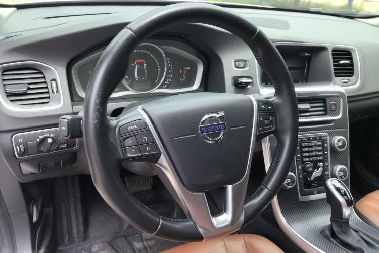 Used Volvo S60 2018 S60L T4 Zhiyuan Edition Steering Wheel
