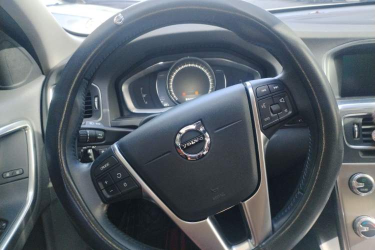 Used Volvo S60 2018 S60L T5 Intelligent Drive Progressive Edition Steering Wheel