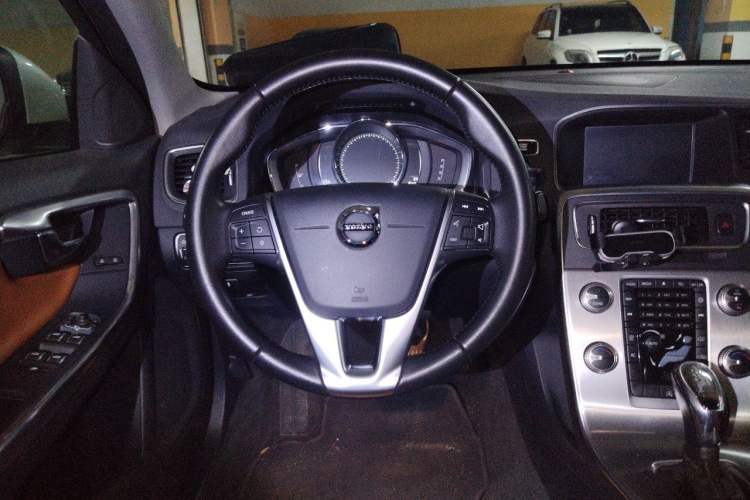Used Volvo S60 2018 S60L T3 Smart Progress Edition Steering Wheel