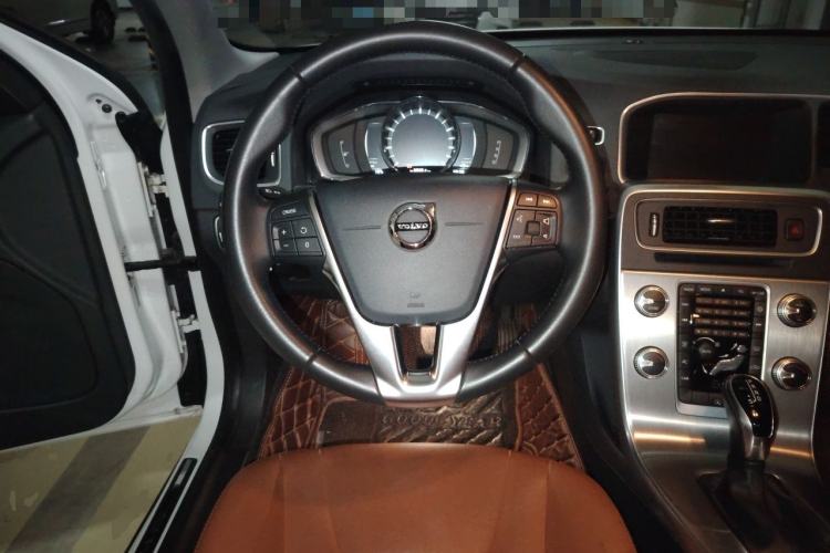 Used Volvo S60 2018 S60L T4 Smart & Ambitious Edition Steering Wheel