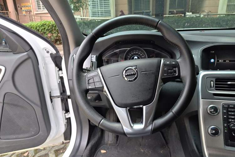 Used Volvo S60 2018 S60L T3 Smart Progress Edition Steering Wheel