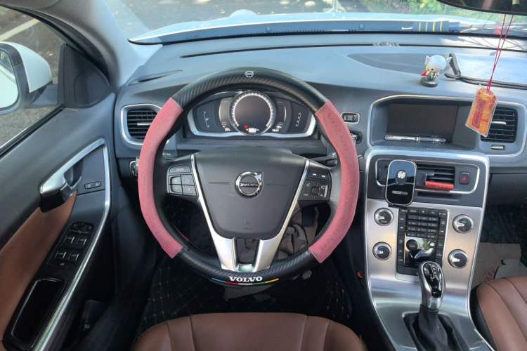 Used Volvo S60 2018 S60L T4 Smart & Ambitious Edition Steering Wheel