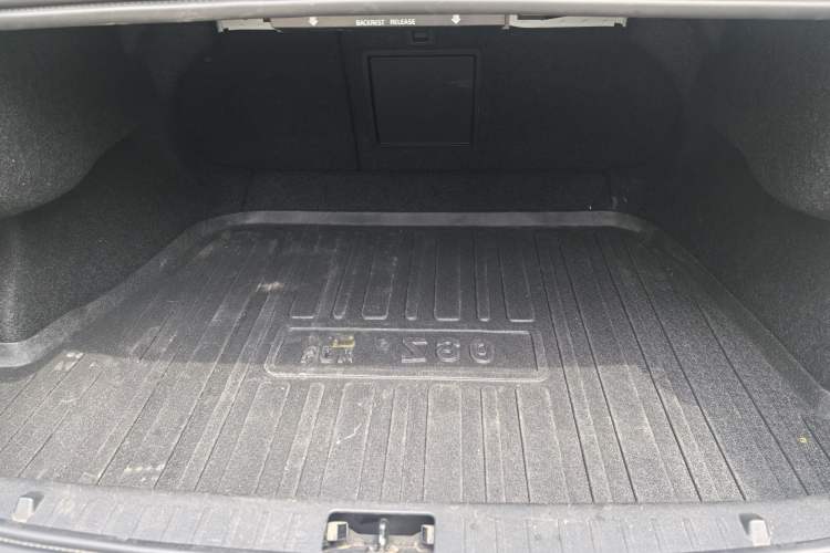 Used Volvo S60 2018 S60L T4 Zhiyuan Edition Trunk