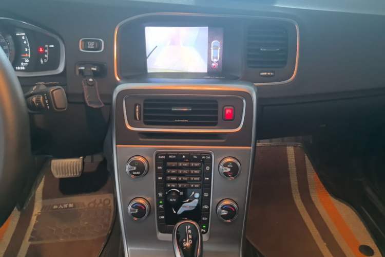Used Volvo S60 2018 S60L T4 Smart & Ambitious Edition Audio And AC Panel