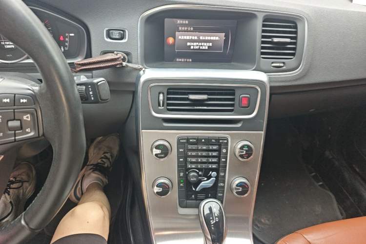Used Volvo S60 2018 S60L T3 Smart Progress Edition Audio And AC Panel