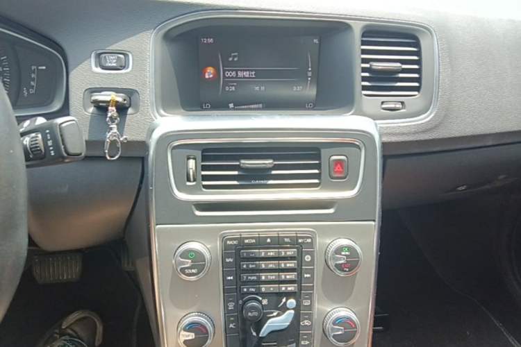 Used Volvo S60 2018 S60L T3 Smart Progress Edition Audio And AC Panel