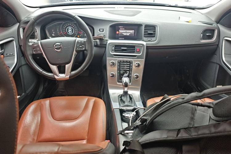 Used Volvo S60 2018 S60L T3 Smart Progress Edition Center Console