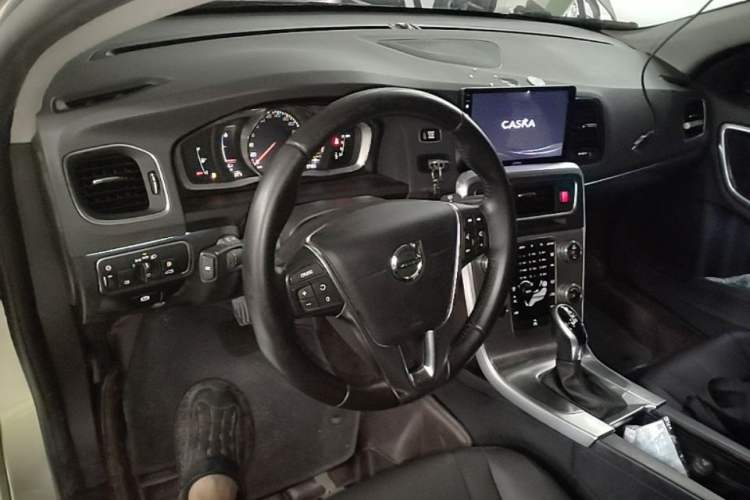 Used Volvo S60 2018 S60L T4 Smart & Ambitious Edition Center Console
