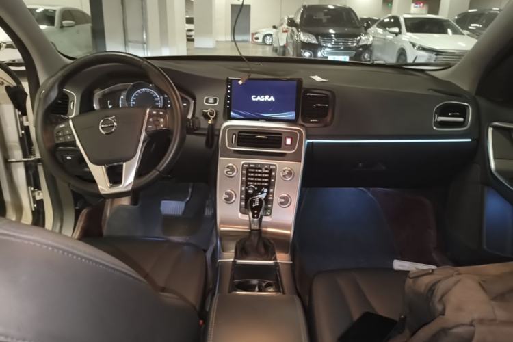 Used Volvo S60 2018 S60L T4 Smart & Ambitious Edition Center Console