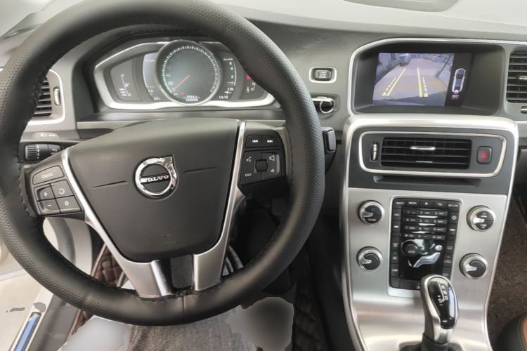 Used Volvo S60 2018 S60L T4 Smart & Ambitious Edition Center Console