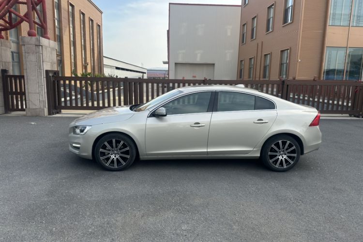 Used Volvo S60 2018 S60L T5 Intelligent Drive Progressive Edition Exterior 2
