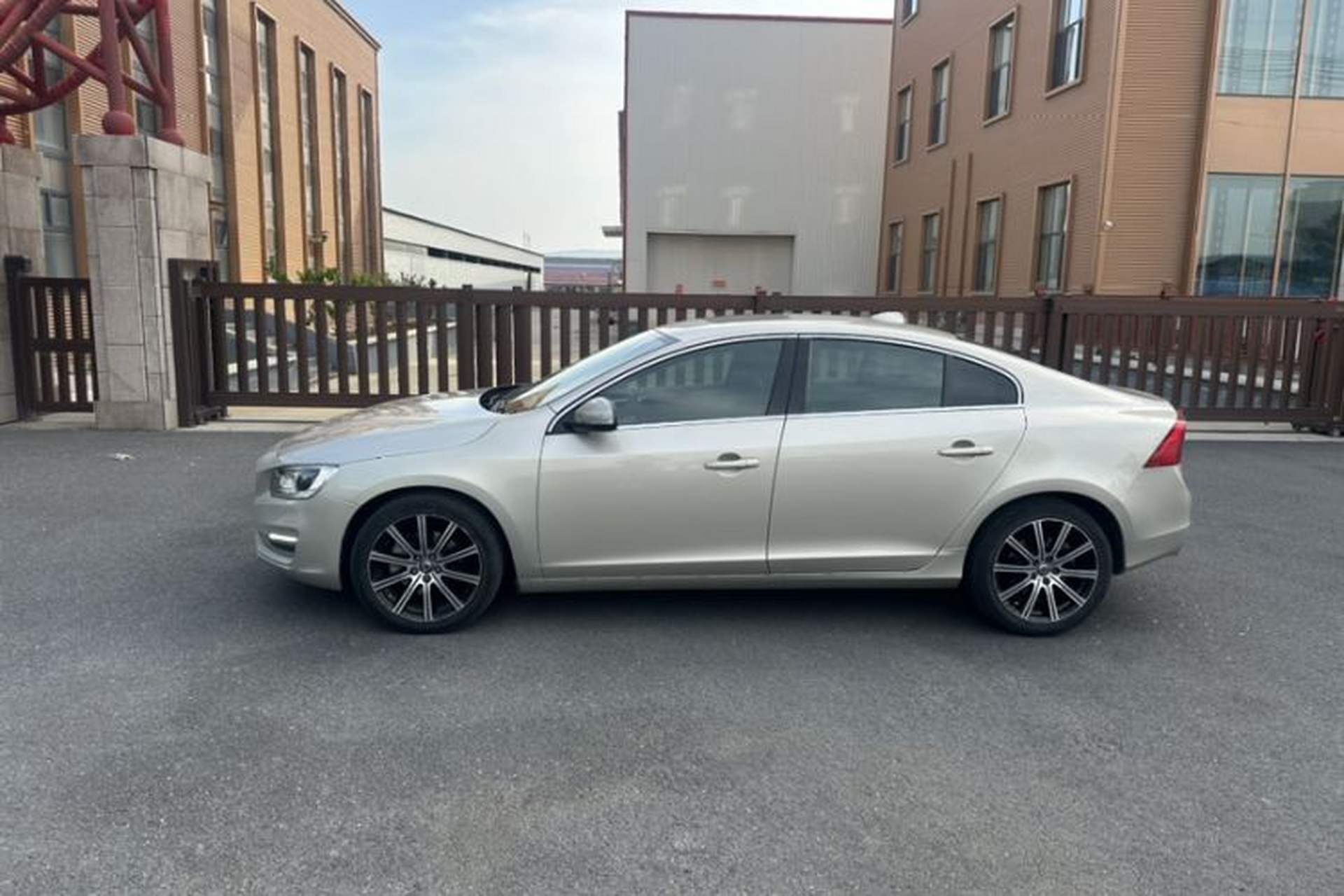Used Volvo S60 2018 S60L T5 Intelligent Drive Progressive Edition Exterior 2