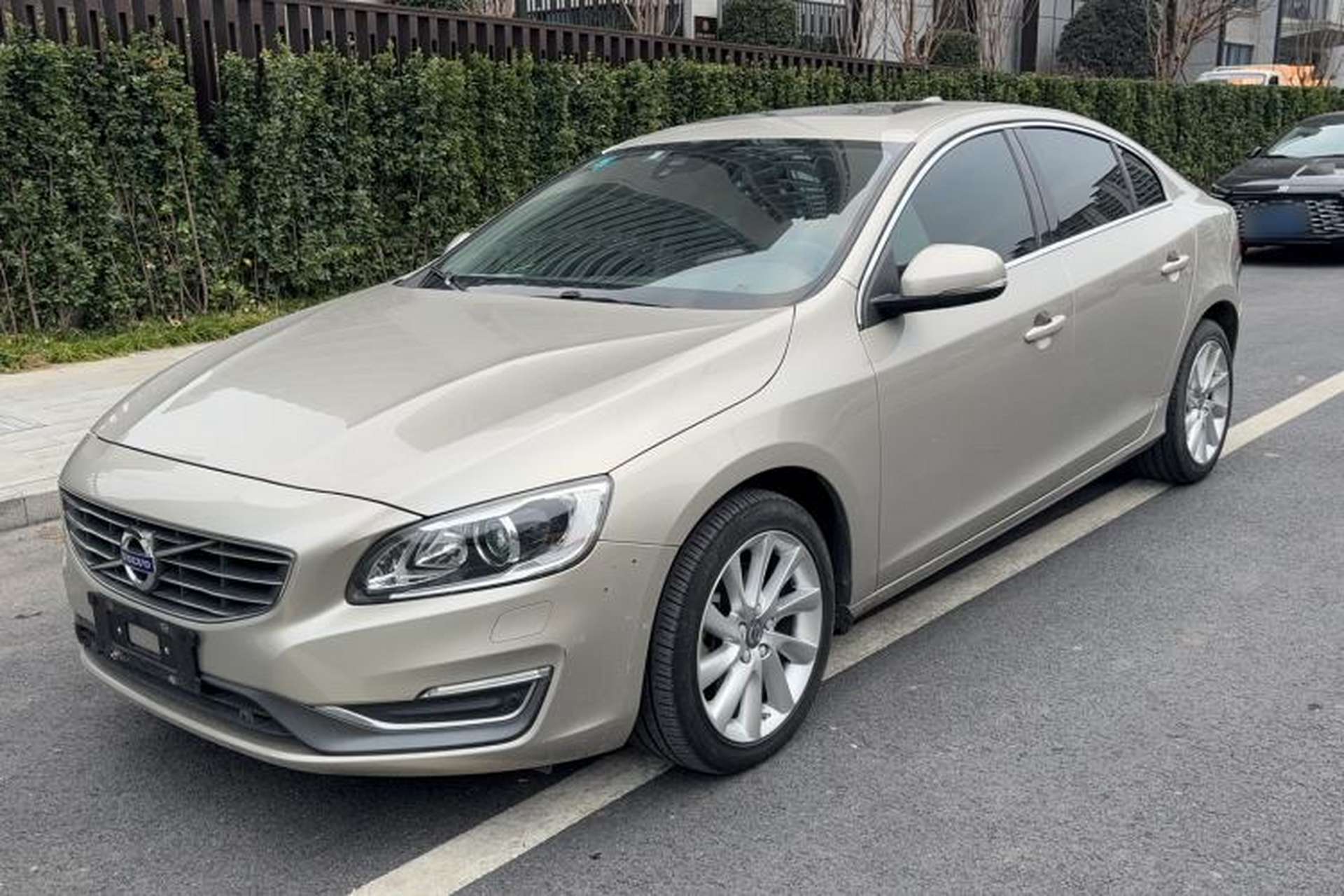 Used Volvo S60 2018 S60L T4 Zhiyuan Edition Front Left 45 Deg
