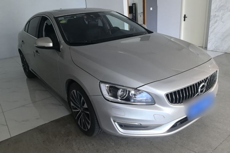 Used Volvo S60 2018 S60L T4 Smart & Ambitious Edition Front Right 45 Deg