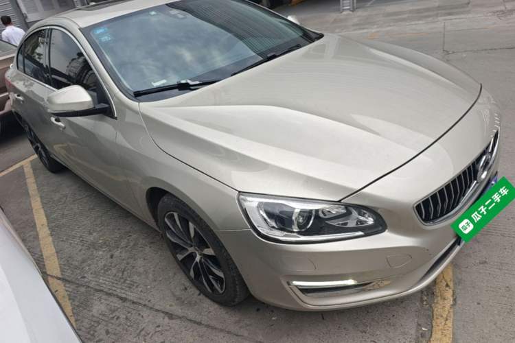 Used Volvo S60 2018 S60L T3 Smart Progress Edition Front Right 45 Deg