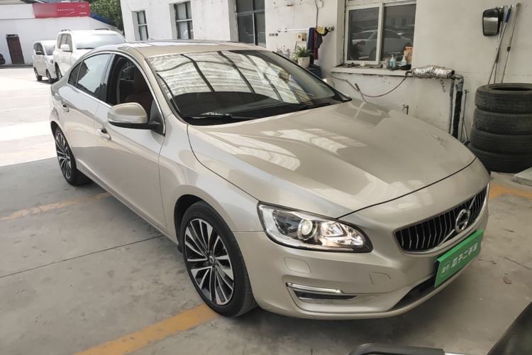 Used Volvo S60 2018 S60L T4 Smart & Ambitious Edition Front Right 45 Deg