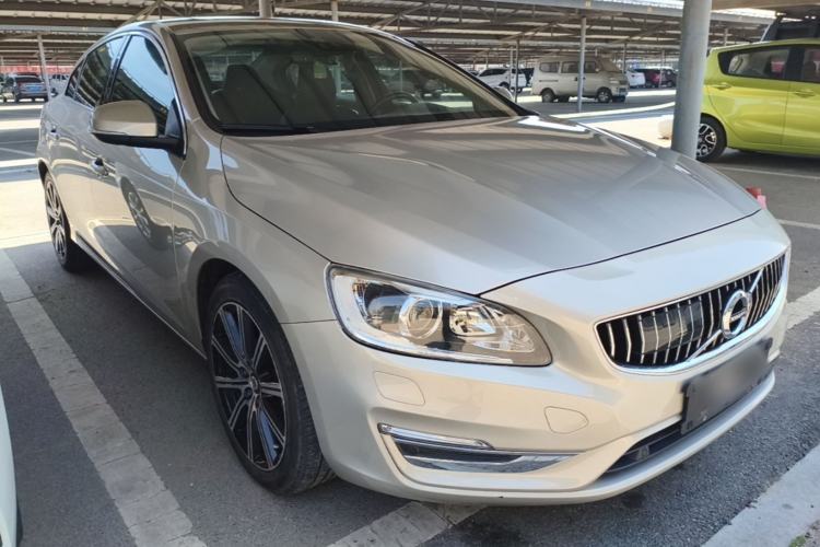 Used Volvo S60 2018 S60L T5 Intelligent Drive Progressive Edition Front Right 45 Deg