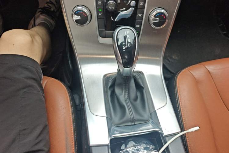 Used Volvo S60 2018 S60L T3 Smart Progress Edition Gear Lever