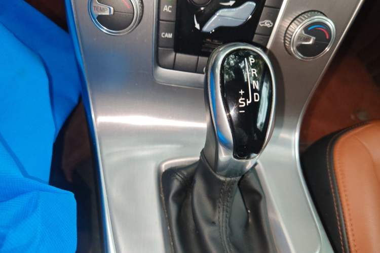 Used Volvo S60 2018 S60L T3 Smart Upgrade Edition Gear Lever