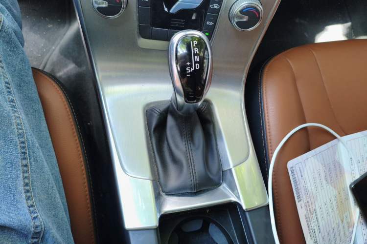 Used Volvo S60 2018 S60L T3 Smart Progress Edition Gear Lever