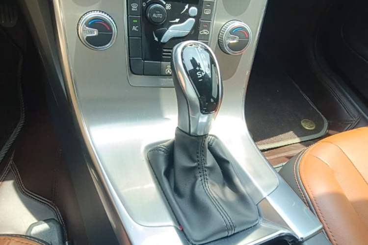 Used Volvo S60 2018 S60L T3 Smart Progress Edition Gear Lever