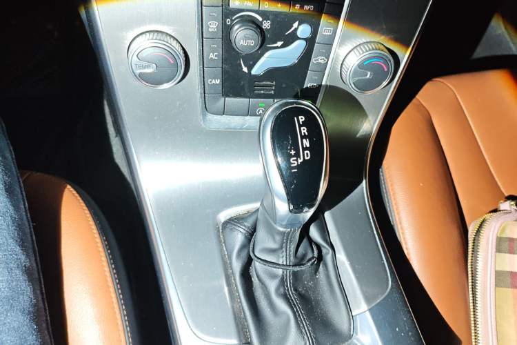 Used Volvo S60 2018 S60L T4 Smart & Ambitious Edition Gear Lever