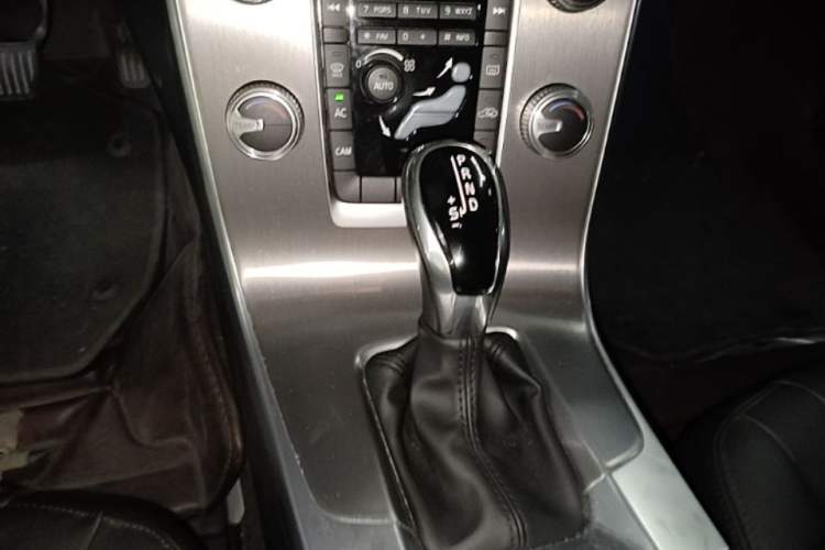 Used Volvo S60 2018 S60L T4 Smart & Ambitious Edition Gear Lever