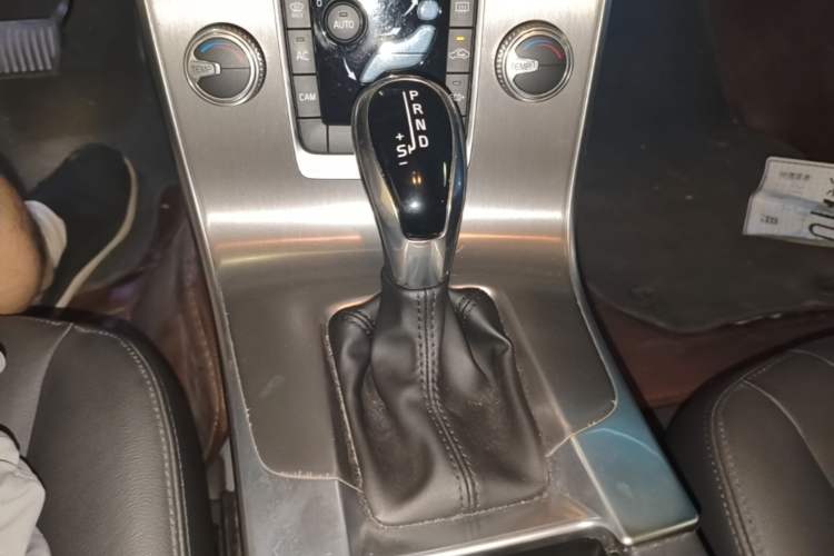 Used Volvo S60 2018 S60L T4 Smart & Ambitious Edition Gear Lever