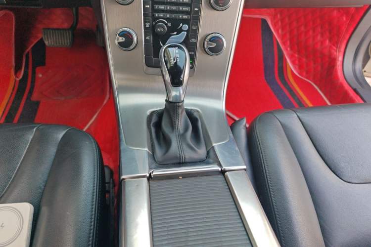 Used Volvo S60 2018 S60L T3 Smart Progress Edition Gear Lever