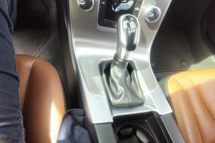 Used Volvo S60 2018 S60L T3 Smart Progress Edition Gear Lever