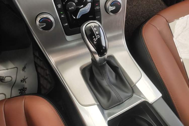 Used Volvo S60 2018 S60L T4 Smart & Ambitious Edition Gear Lever