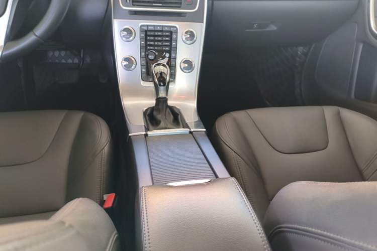 Used Volvo S60 2018 S60L T5 Intelligent Drive Progressive Edition Gear Lever