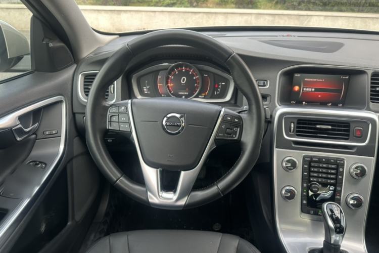 Used Volvo S60 2018 S60L T5 Intelligent Drive Progressive Edition Interior 5