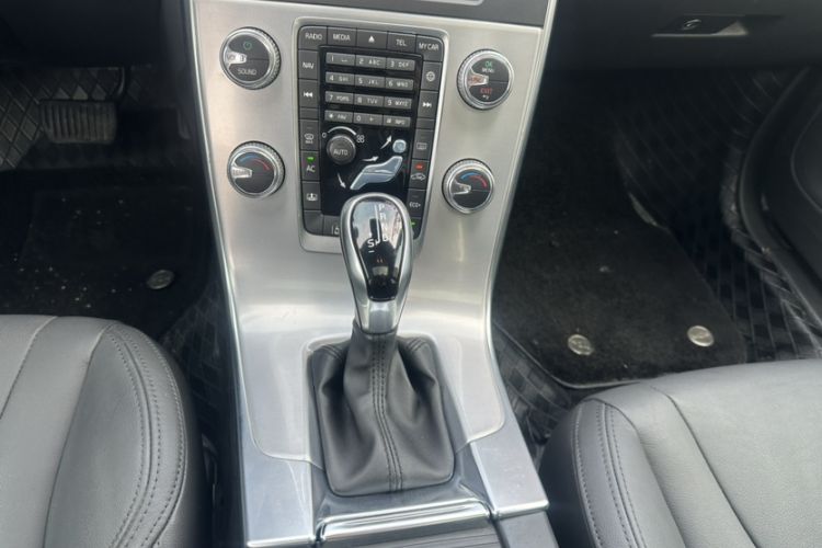 Used Volvo S60 2018 S60L T5 Intelligent Drive Progressive Edition Interior 6