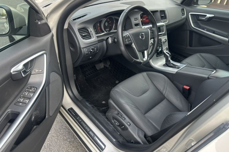 Used Volvo S60 2018 S60L T5 Intelligent Drive Progressive Edition Interior 7