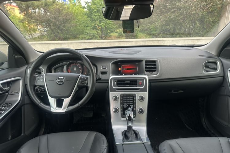 Used Volvo S60 2018 S60L T5 Intelligent Drive Progressive Edition Interior 8