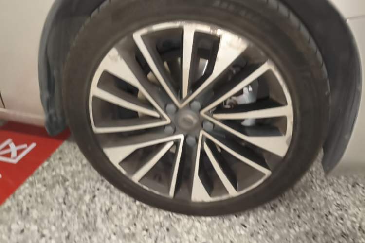 Used Volvo S60 2018 S60L T4 Smart & Ambitious Edition Right Front Wheel Hub