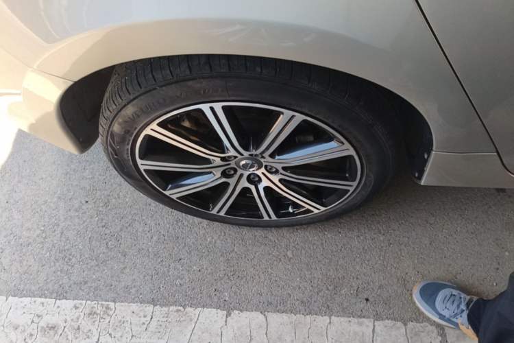 Used Volvo S60 2018 S60L T5 Intelligent Drive Progressive Edition Right Rear Wheel Hub