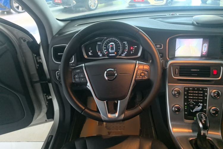 Used Volvo S60 2018 S60L T4 Smart & Ambitious Edition Steering Wheel