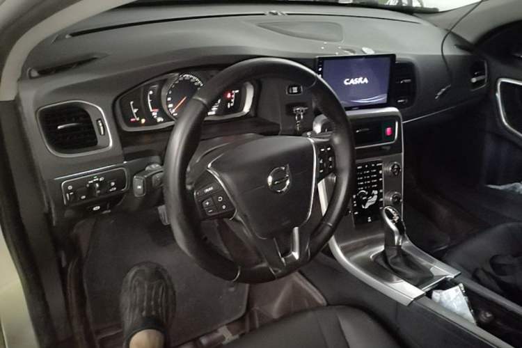 Used Volvo S60 2018 S60L T4 Smart & Ambitious Edition Steering Wheel