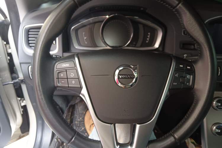 Used Volvo S60 2018 S60L T4 Smart & Ambitious Edition Steering Wheel
