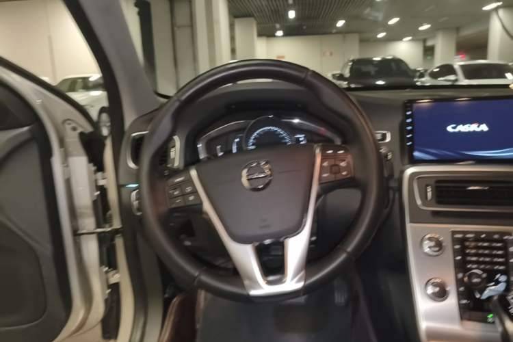 Used Volvo S60 2018 S60L T4 Smart & Ambitious Edition Steering Wheel