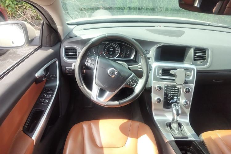 Used Volvo S60 2018 S60L T3 Smart Progress Edition Steering Wheel