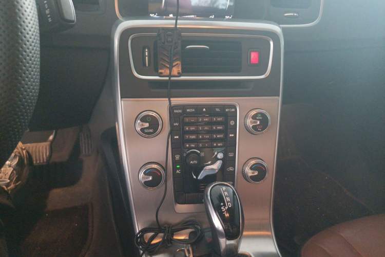 Used Volvo S60 2019 S60L T3 Intelligent Upgrade Edition Audio And AC Panel