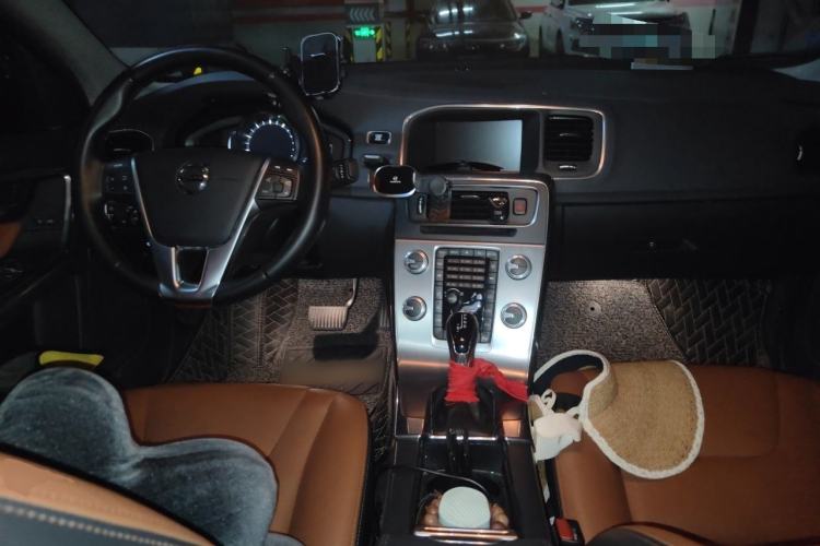 Used Volvo S60 2019 S60L T5 Smart Range Edition Center Console