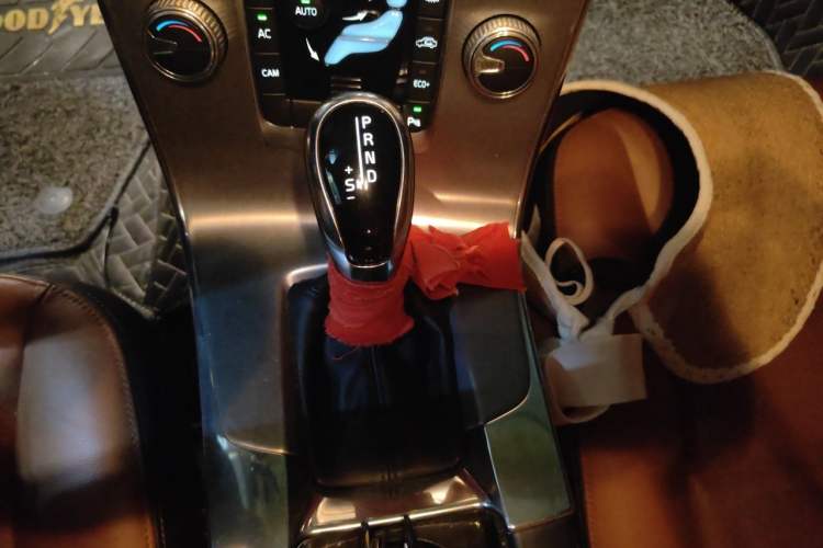 Used Volvo S60 2019 S60L T5 Smart Range Edition Gear Lever