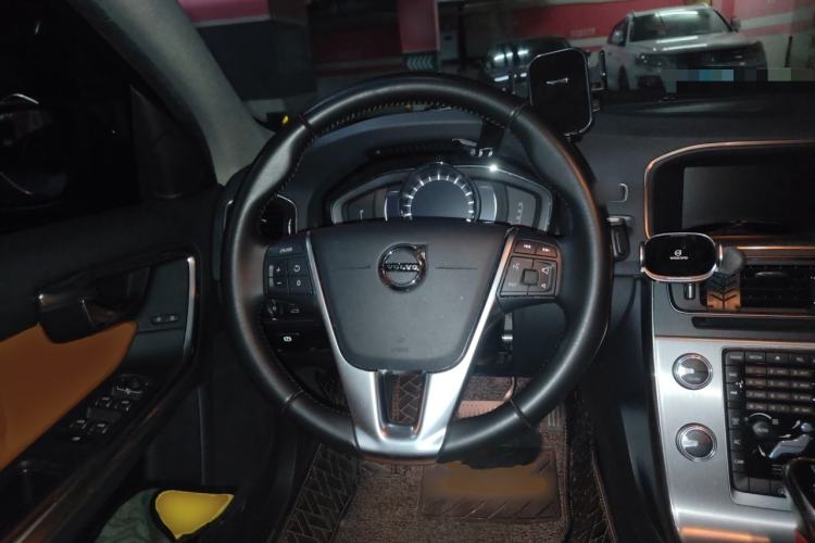 Used Volvo S60 2019 S60L T5 Smart Range Edition Steering Wheel